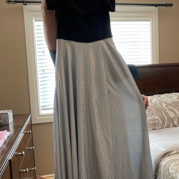 Betsey & Adam off the shoulder glitter gown - Picture 3 of 6